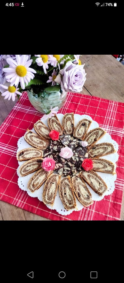 Hungarian walnuts/poppy seeds roll - The Baigli